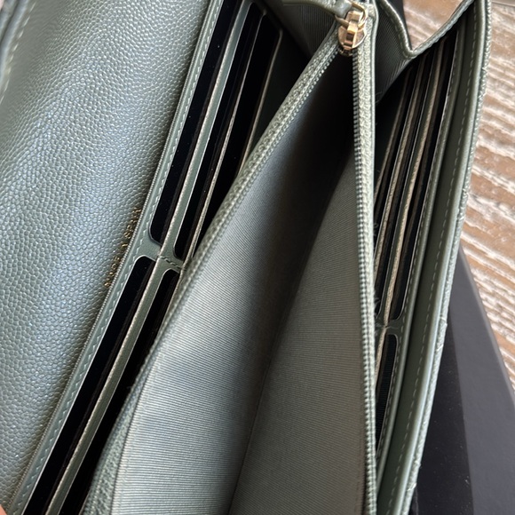 CHANEL L-GUSSET FLAP WALLET - Picture 8 of 15